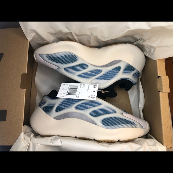 Size 4 - adidas Yeezy 700 V3 Kyanite 2021(GY0260) - Picture 2 of 11